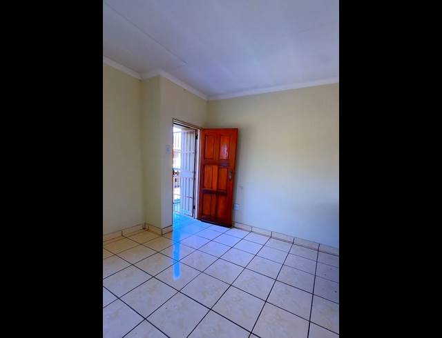 2 BEDROOM APARTMENT FOR SALE IN ANNADALE
